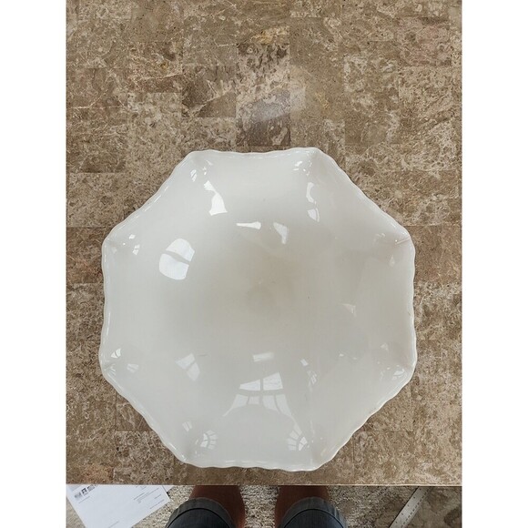 Vintage L.E. Smith Glass Co. #901 Large Milk Glass Fruit Bowl, 10" Diameter - Picture 4 of 5